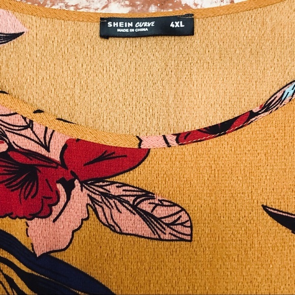 Floral Top - Picture 4 of 4